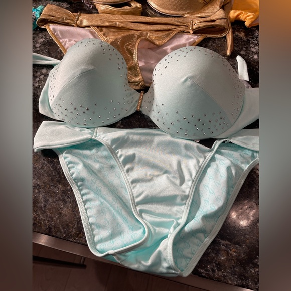 Listing for exposure shot only 34DD and S or M sets - Picture 15 of 15